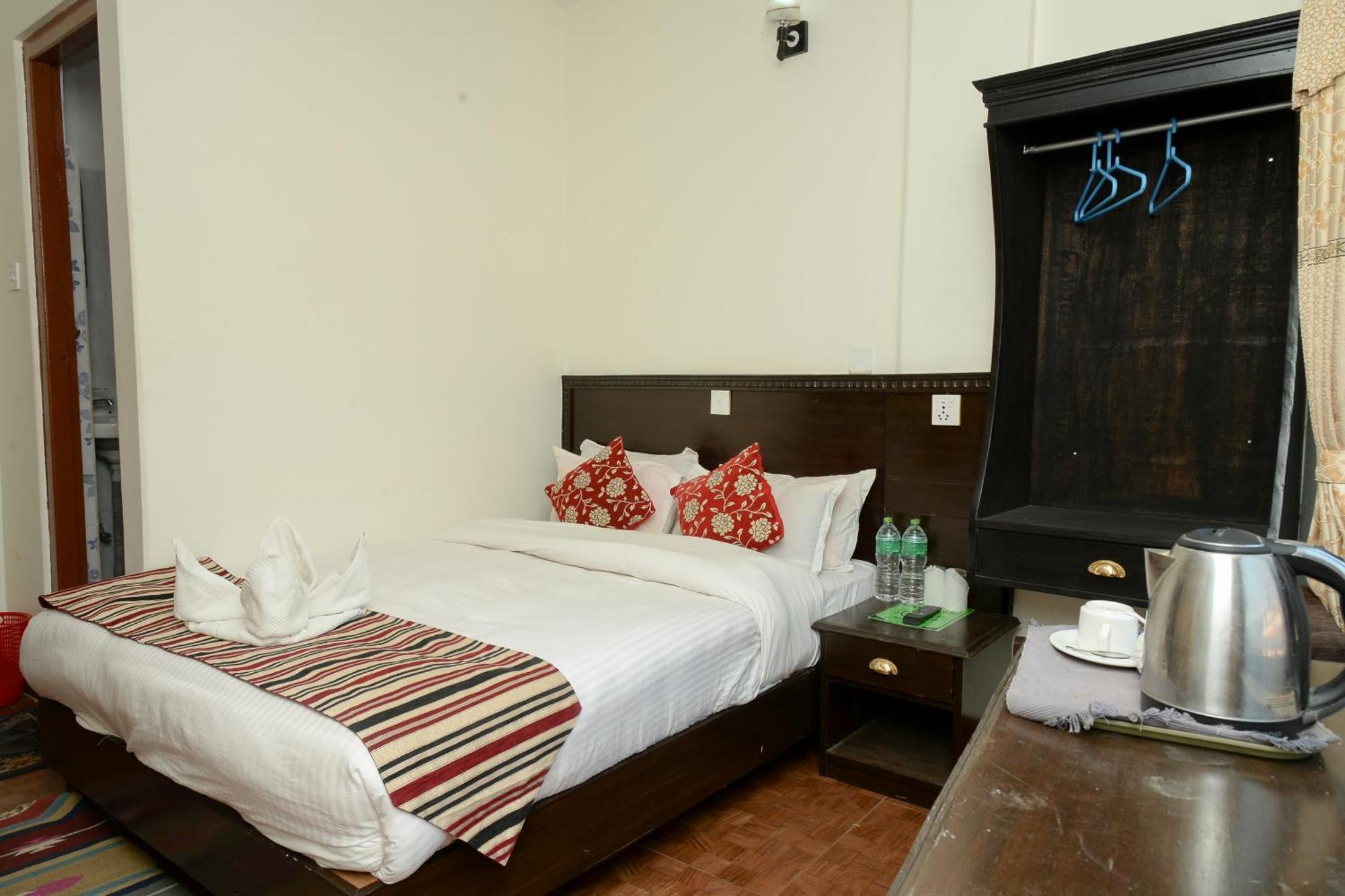 Hotel Admire Pokhara Pvt. Ltd. Zewnętrze zdjęcie